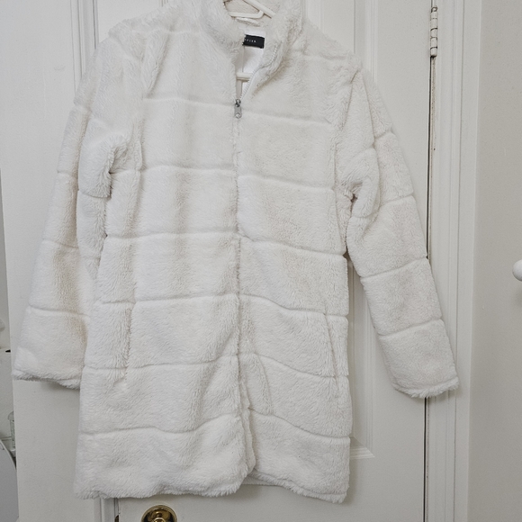 Plush Quilted Jacket from Suzy Shier Cream colour, size Medium - Picture 3 of 6